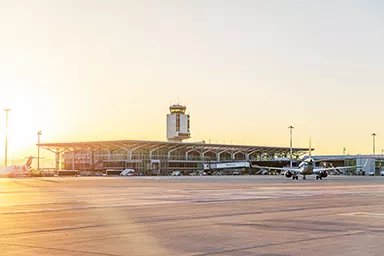 Photo d'une aurore sur l'Euroairport