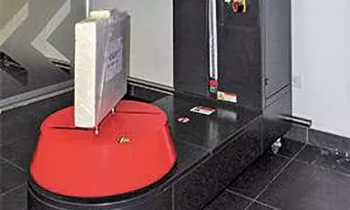 Photo de la machine d'emballage des bagages