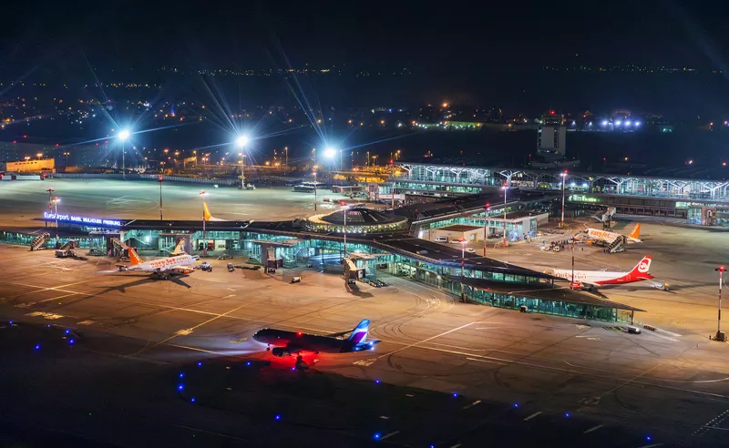 Photo de nuit de l'EuroAirport