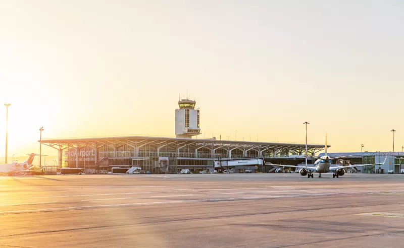 Photo d'une aurore sur l'EuroAirport