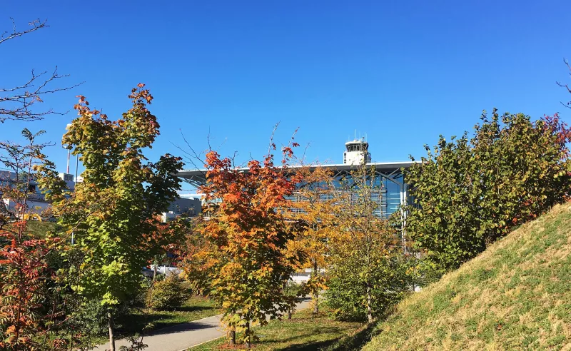 Photo de l'EuroAirport en automne