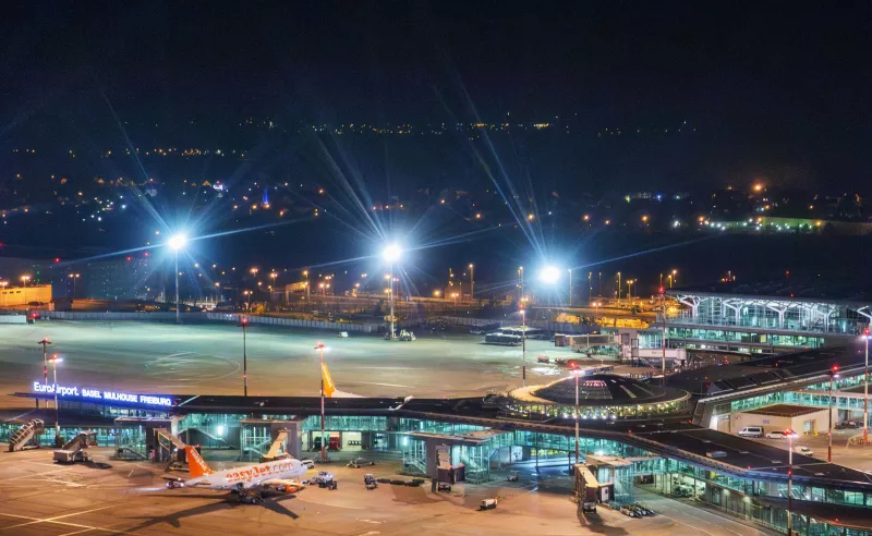 Foto_EuroAirport_Nacht