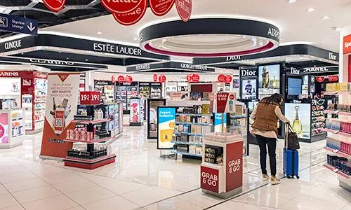 Photo de l'intérieur de la boutique principale Dufry