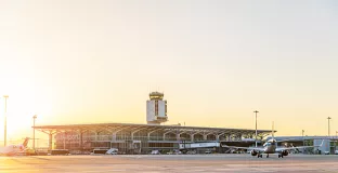 Photo d'une aurore sur l'EuroAirport
