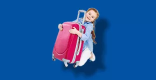 Photo d'une fille avec un bagage