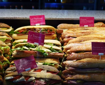 Photo zoom des sandwichs de chez Poulaillons (Pastrami, Toscan, Coppa Mozza, Alsacien, Parisien)