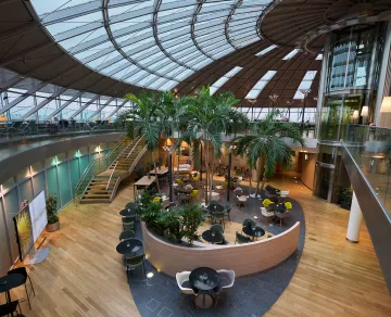 Photo de jour de l'ensemble du Skyview Lounge